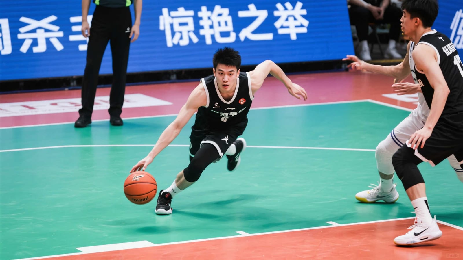 体育赛事画面与比分数据